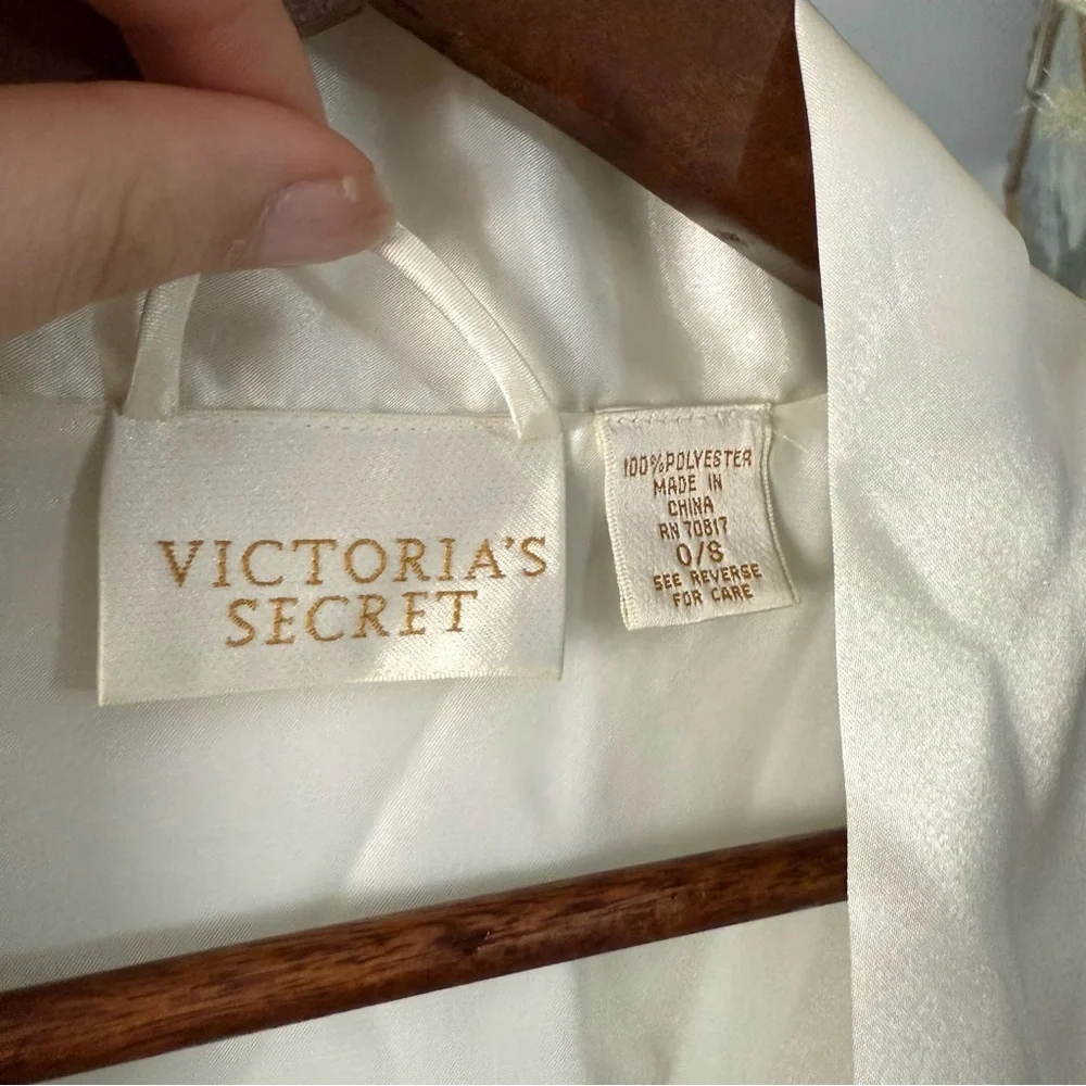 Victoria’s Secret White Satin Bridal Robe - Picture 3 of 7